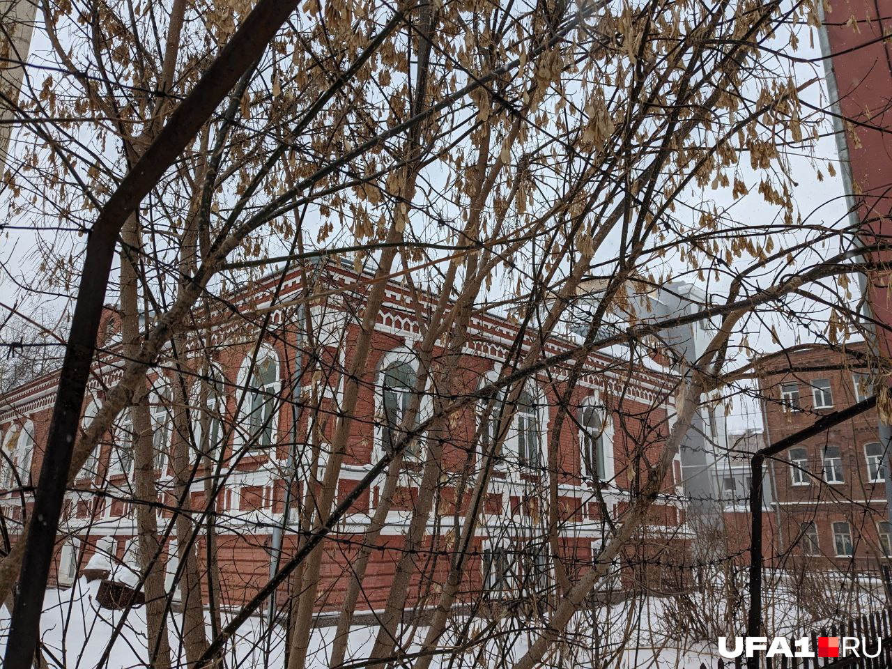 К Союзу писателей здание перешло в <nobr class="_">1984 году</nobr> К Союзу писателей здание перешло в <nobr class="_">1984 году</nobr>