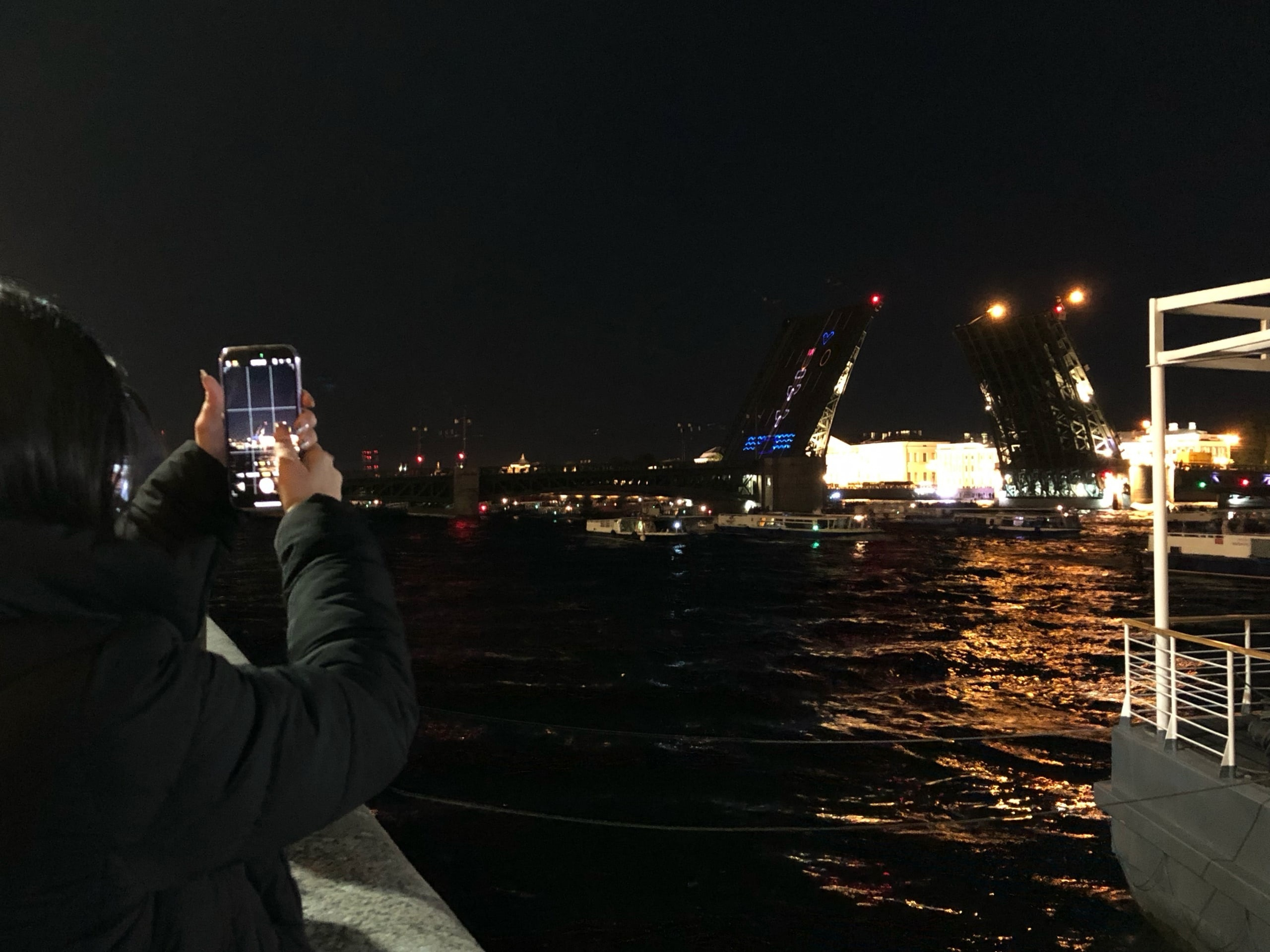 В Санкт-Петербурге насчитывается 18 разводных мостов В Санкт-Петербурге насчитывается 18 разводных мостов