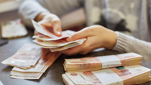 Курьерам в Ростовской области предлагают зарплату до 140 тысяч рублей