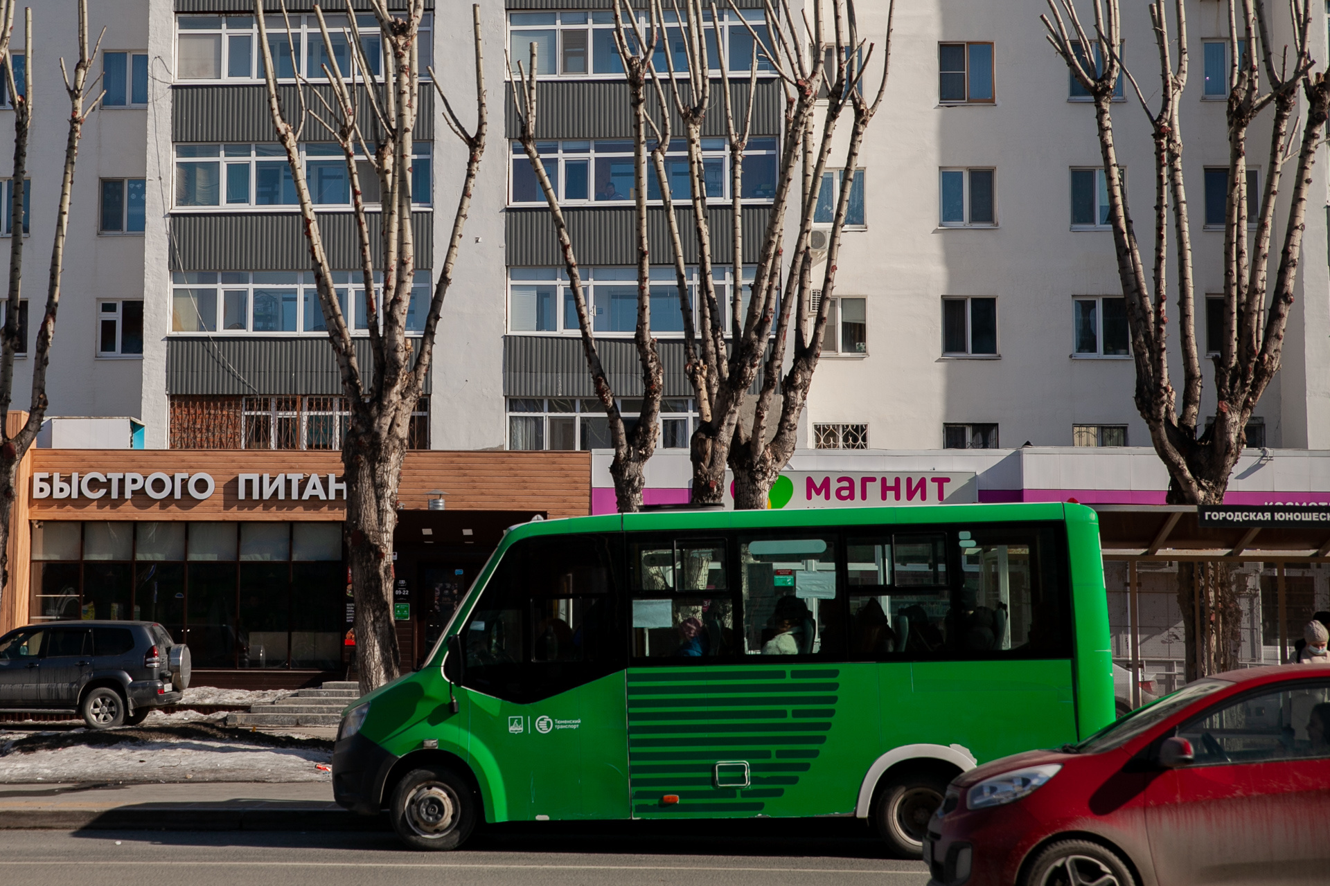 Переполненные маршрутки в Тюмени: проблемы с общественным транспортом в  городе - 20 октября 2023 - 72.ru