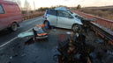 В Курганской области на трассе легковушка столкнулась с фургоном, погиб пассажир