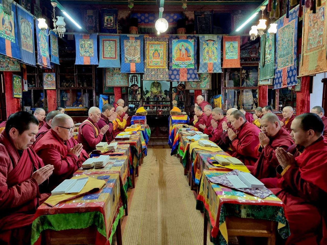 Ламы в Забайкалье провели молебны за выздоровление пострадавших в «Крокусе»