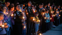 Сотни свечей зажгли на Монументе Славы в Новосибирске в честь погибших в ВОВ — <nobr class="_">10 трогательных</nobr> кадров