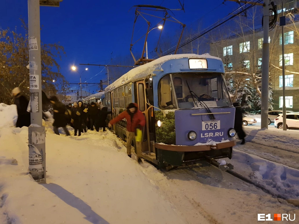 «Позор, позор, позор!» Пять причин, почему екатеринбуржцы терпеть не могут общественный транспорт