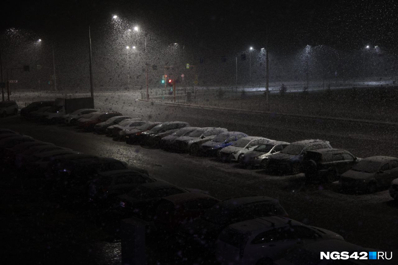 Просто наступила зима: Кемерово за ночь засыпало снегом