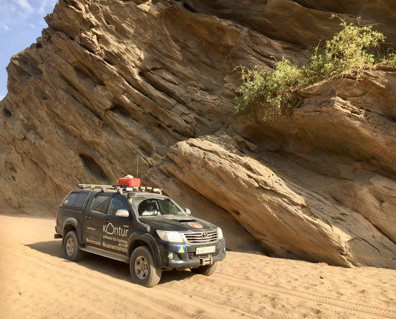 Шелковый путь старт гонок. Глубоководный аппарат мир на байкале. Экспедиция мир. Экспедиция мир. Миры на байкале экспедиция.