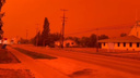 В Канаде бушуют сильнейшие в истории лесные пожары: небо стало кроваво-красным от смога