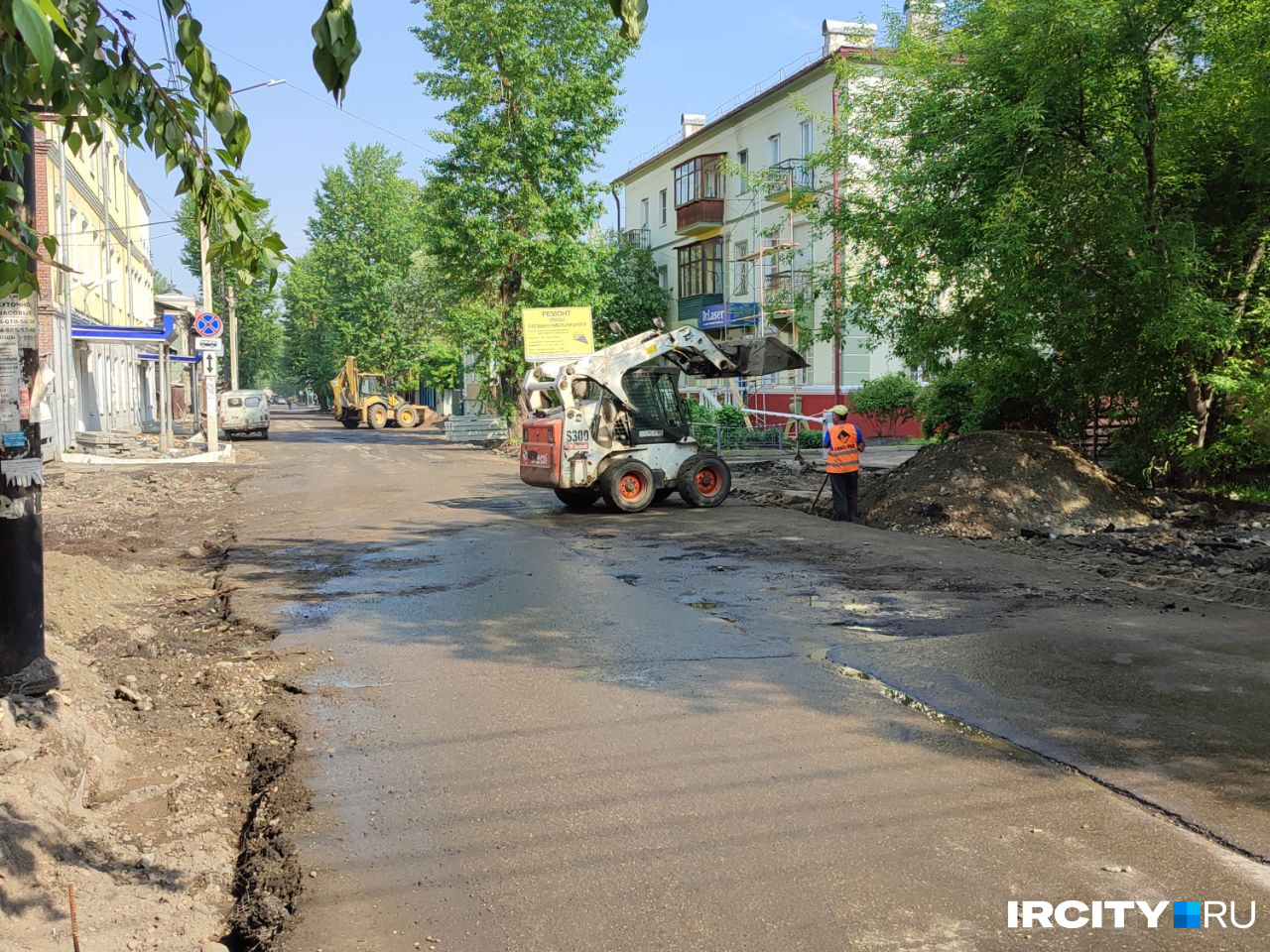 Как и на других объектах, «Союз-Град» начал ремонт с тротуаров