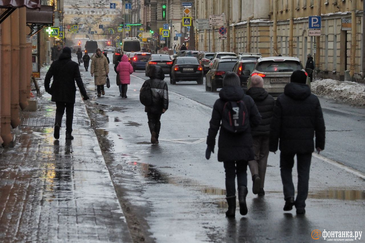 Петербургские дорожники жалуются на нехватку людей для уборки тротуаров -  19 декабря 2023 - ФОНТАНКА.ру