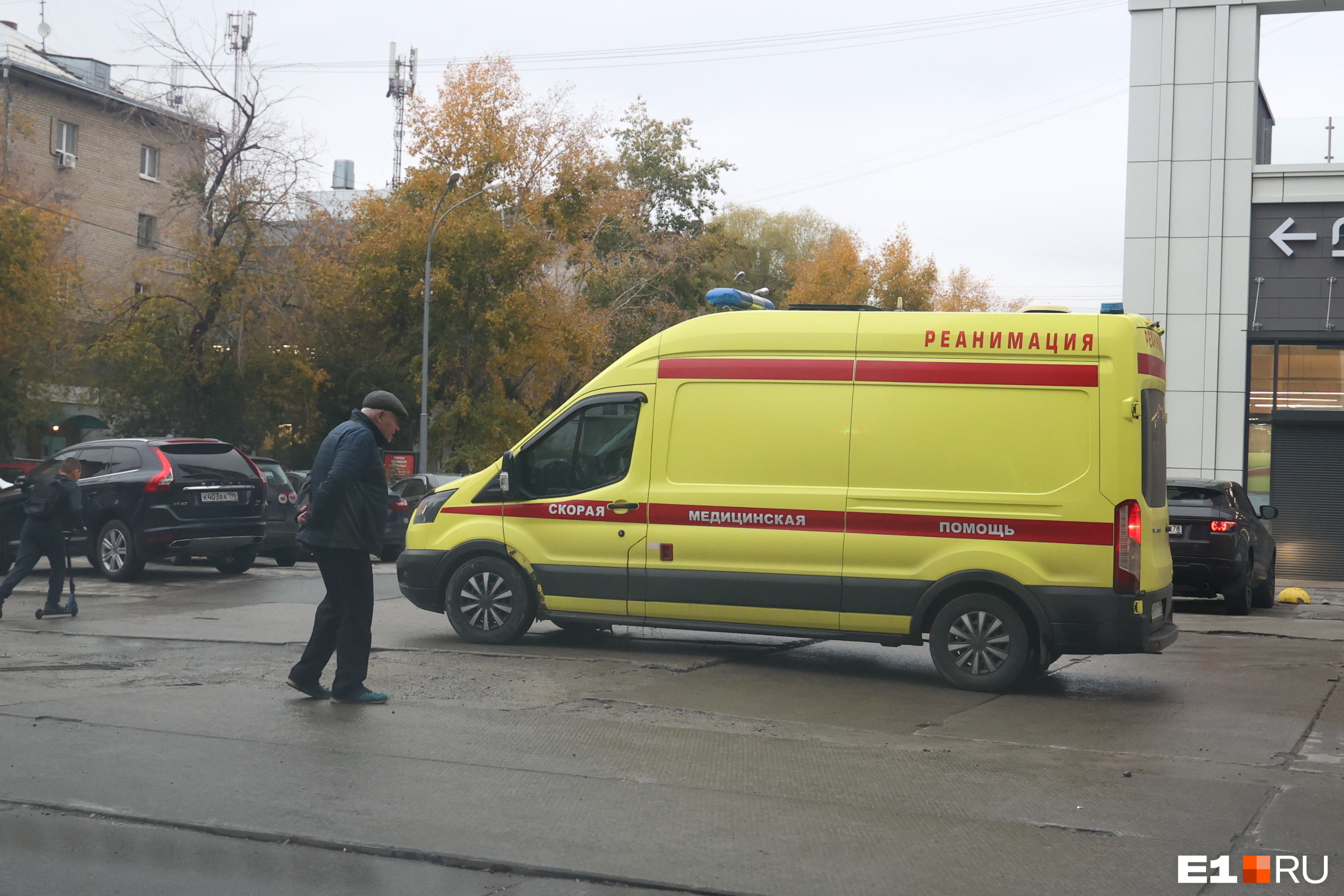 «Скончался на месте». Рабочий упал со строящейся высотки в центре Екатеринбурга