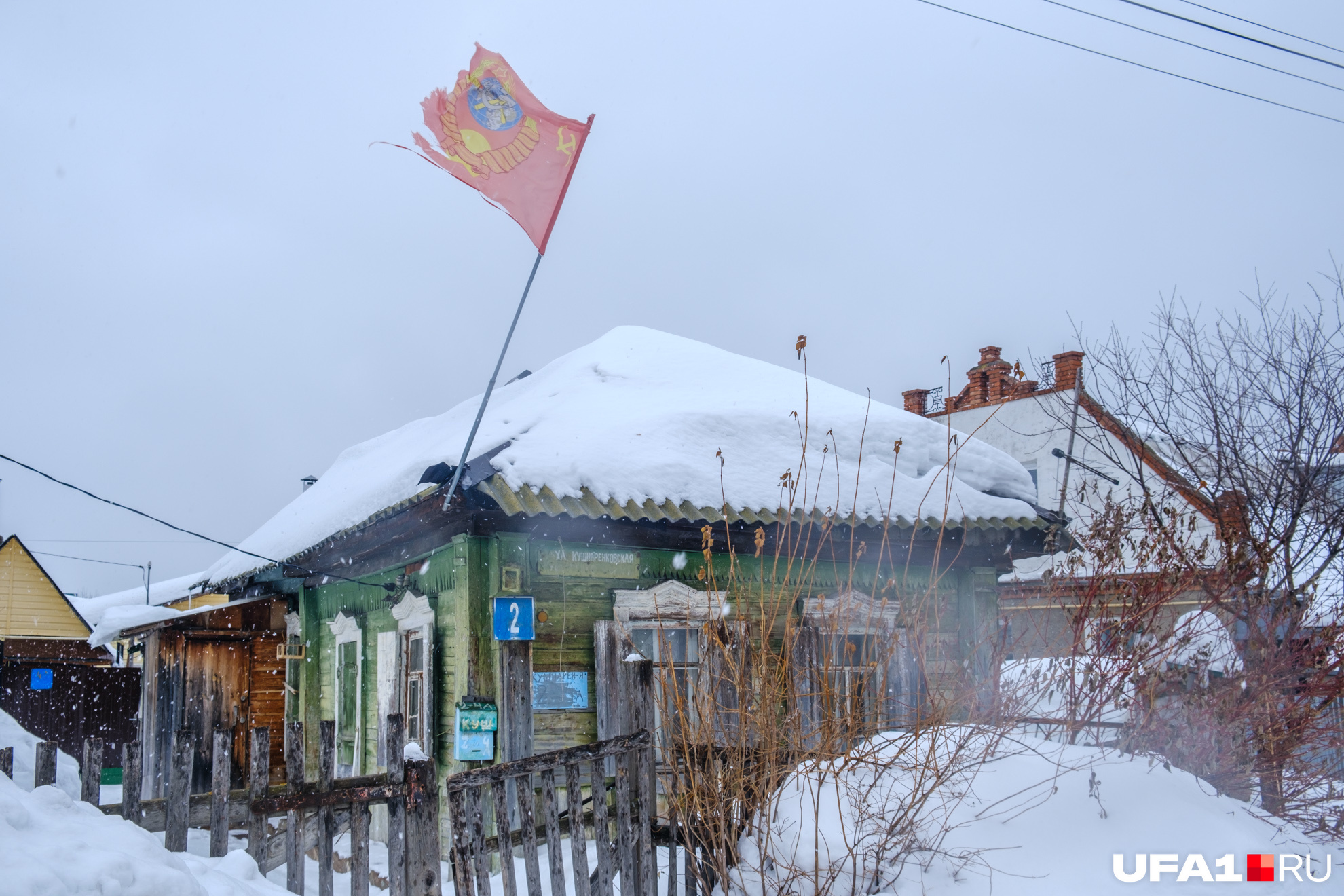В марте фотокорреспондент и журналист UFA1.RU отправились в мкр. Нижегородка, который находится в пяти минутах от центра города, чтобы увидеть своими глазами, как там живут люди. <a href="https://ufa1.ru/text/gorod/2023/03/16/72129056/" class="_ io-leave-page" target="_blank">Репортаж</a> выдался неоднозначным, жители микрорайона неистово защищали его в комментариях, другие же, наоборот, удивлялись тому, что такая разруха может быть так близко к центру В марте фотокорреспондент и журналист UFA1.RU отправились в мкр. Нижегородка, который находится в пяти минутах от центра города, чтобы увидеть своими глазами, как там живут люди. <a href="https://ufa1.ru/text/gorod/2023/03/16/72129056/" class="_ io-leave-page" target="_blank">Репортаж</a> выдался неоднозначным, жители микрорайона неистово защищали его в комментариях, другие же, наоборот, удивлялись тому, что такая разруха может быть так близко к центру