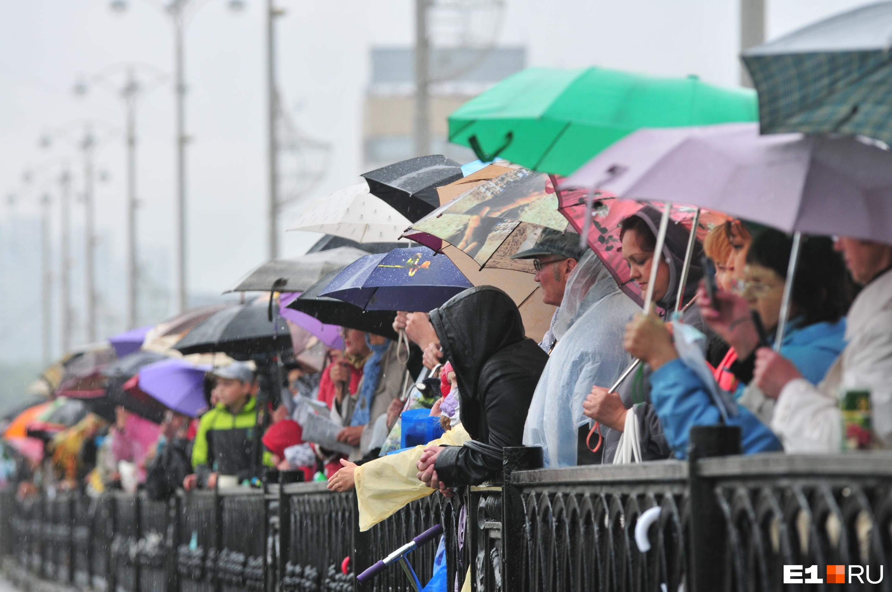 «Дождь, грозы и град». В Екатеринбурге непогода сорвала долгожданный концерт, зрителей попросили сдать билеты