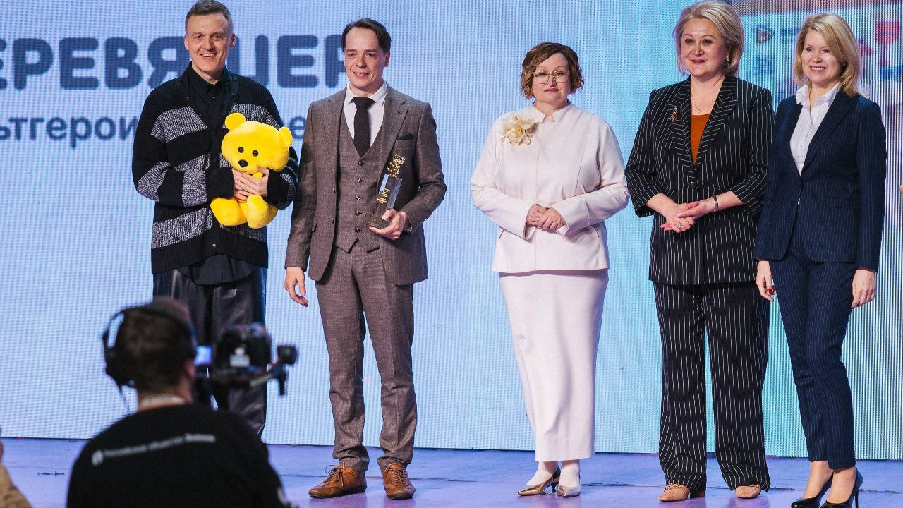 Синий трактор едет к нам: новокузнецкая фабрика получила престижную премию за свои игрушки