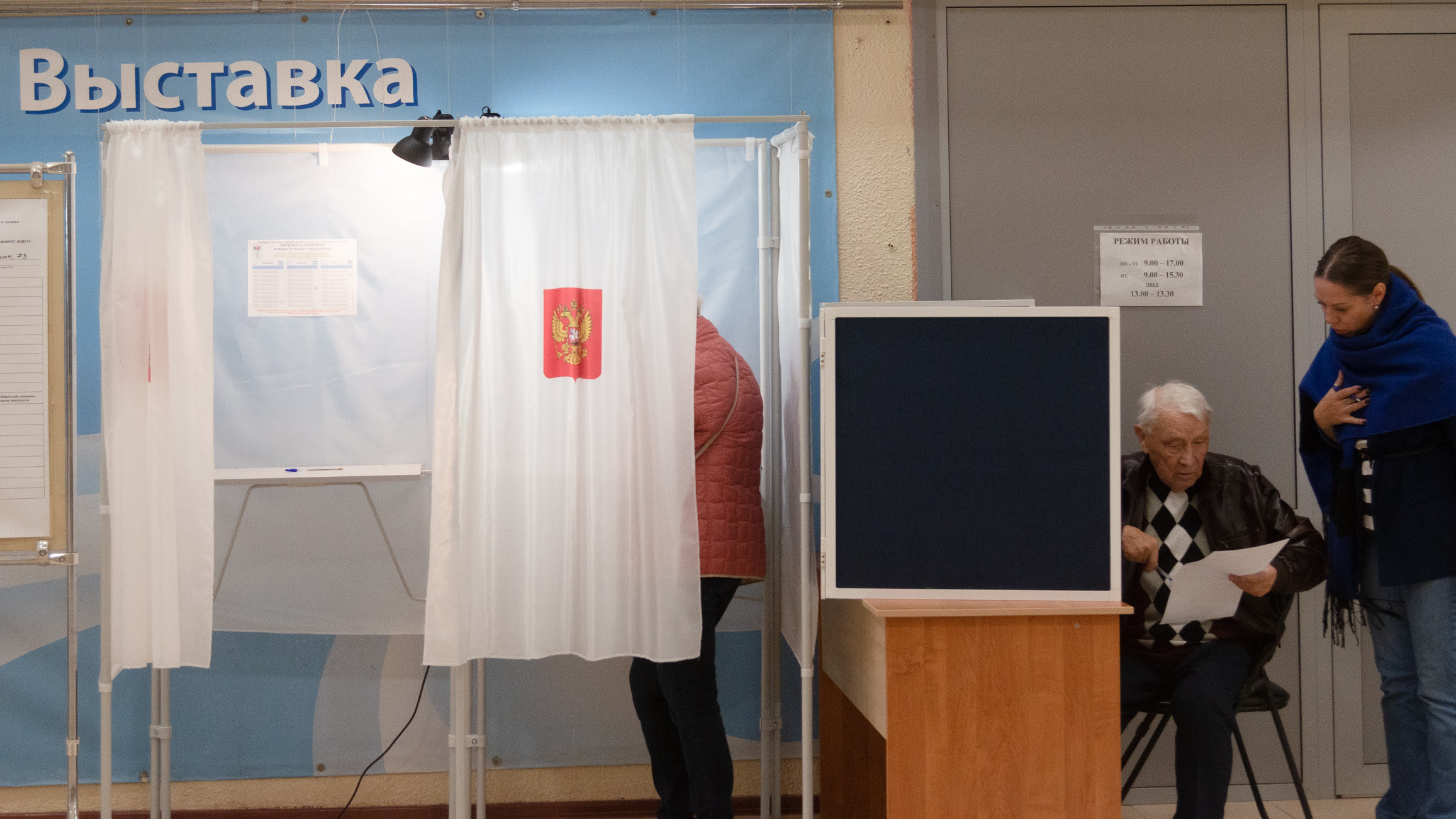 «Вживую» пришло больше, чем через интернет: как голосовали жители Поморья в первый день выборов