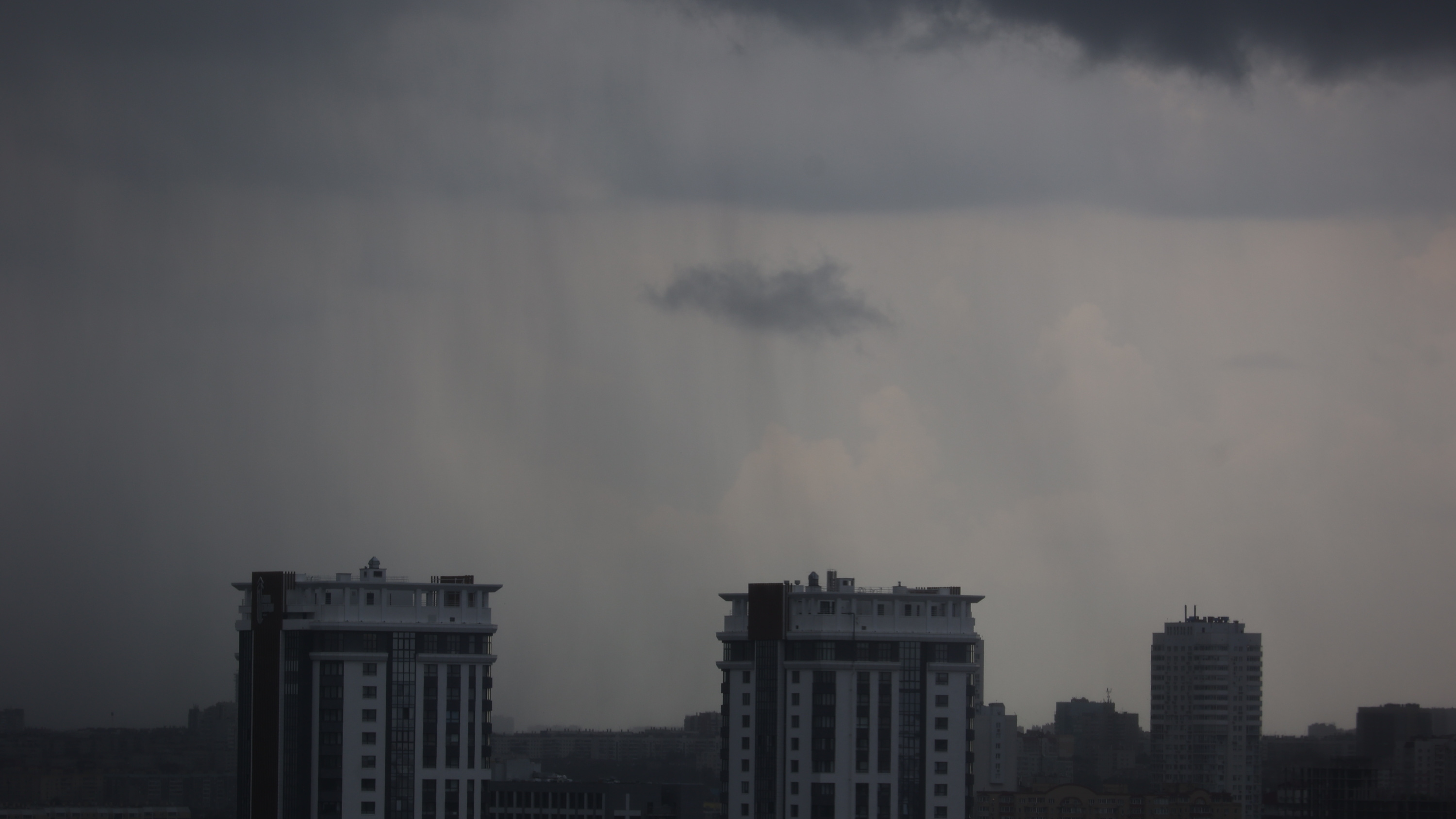 В Челябинской области задержится непогода с грозами, градом и шквалистым ветром
