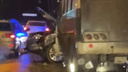Четыре человека пострадали. Автобус столкнулся с кроссовером в Новосибирске — видео с места ДТП