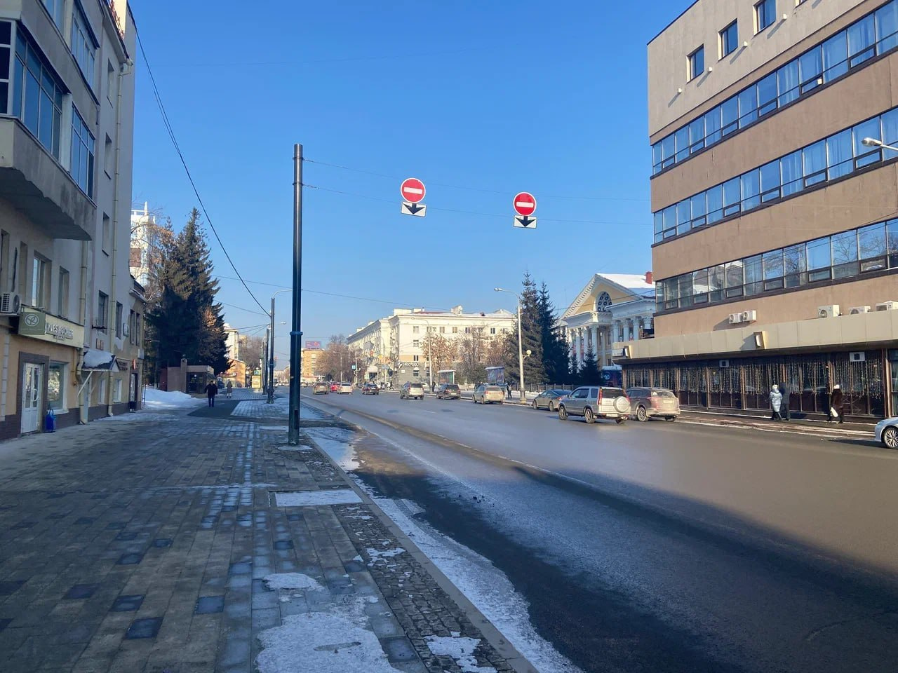 Судя по всему, на этом участке дороги что-то запрещено