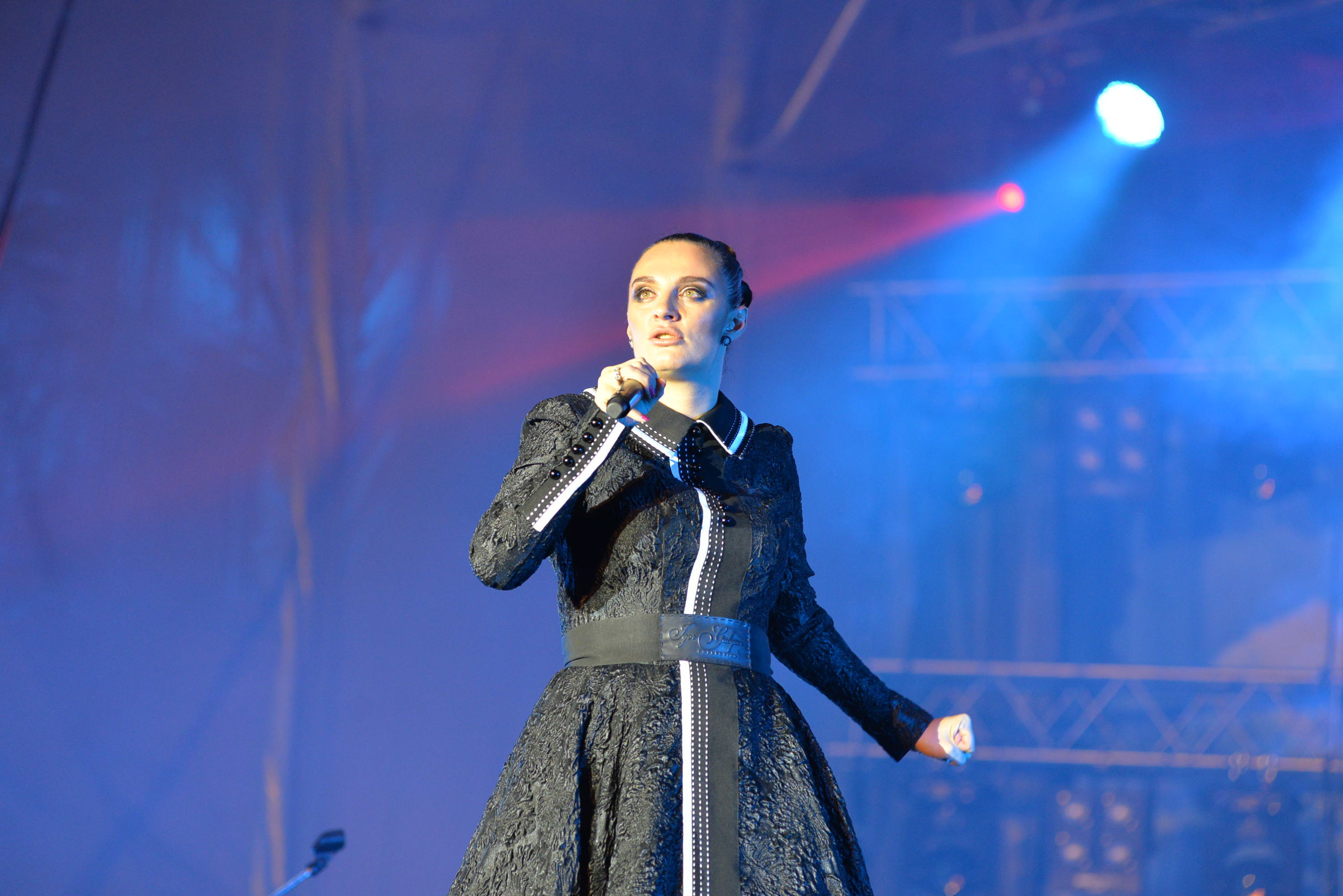 «Снова стою одна»: кемеровчане раскупили самые дорогие билеты на концерт Елены Ваенги