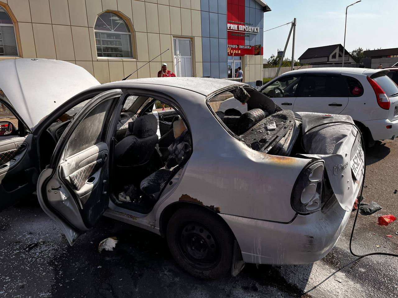 БПЛА атаковал машину под Белгородом, находившиеся внутри люди ранены