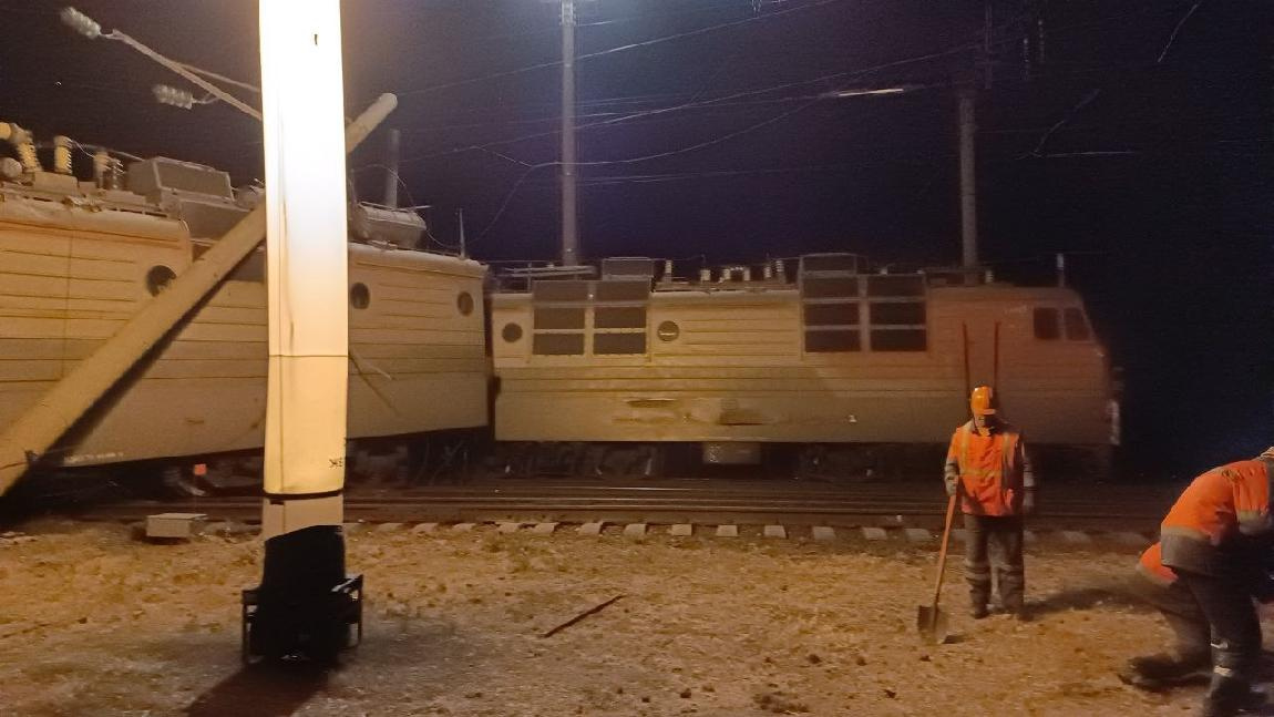 Локомотив из волгоградского депо остановил движение поездов на юг России