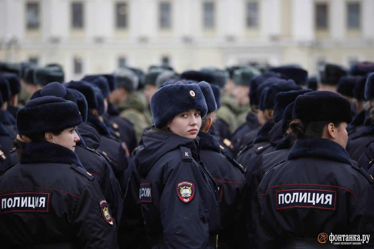 Фото: Первая сводная репетиция парада Победы на Дворцовой площади в  Петербурге - 23 апреля 2024 - ФОНТАНКА.ру