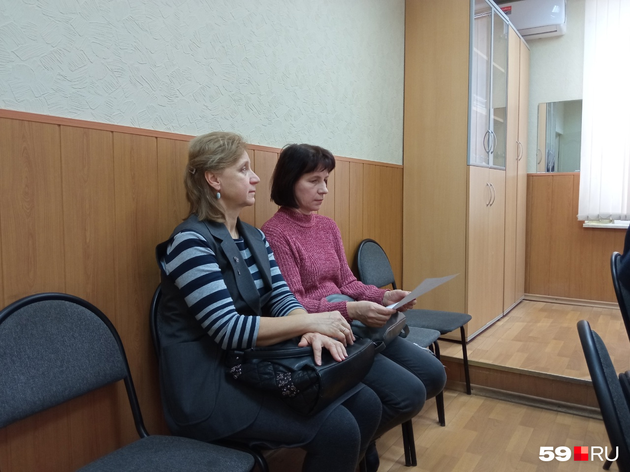 На суде свои показания дали дочери 87-летней погибшей Лидии Батуевой — Галина (слева) и Ирина