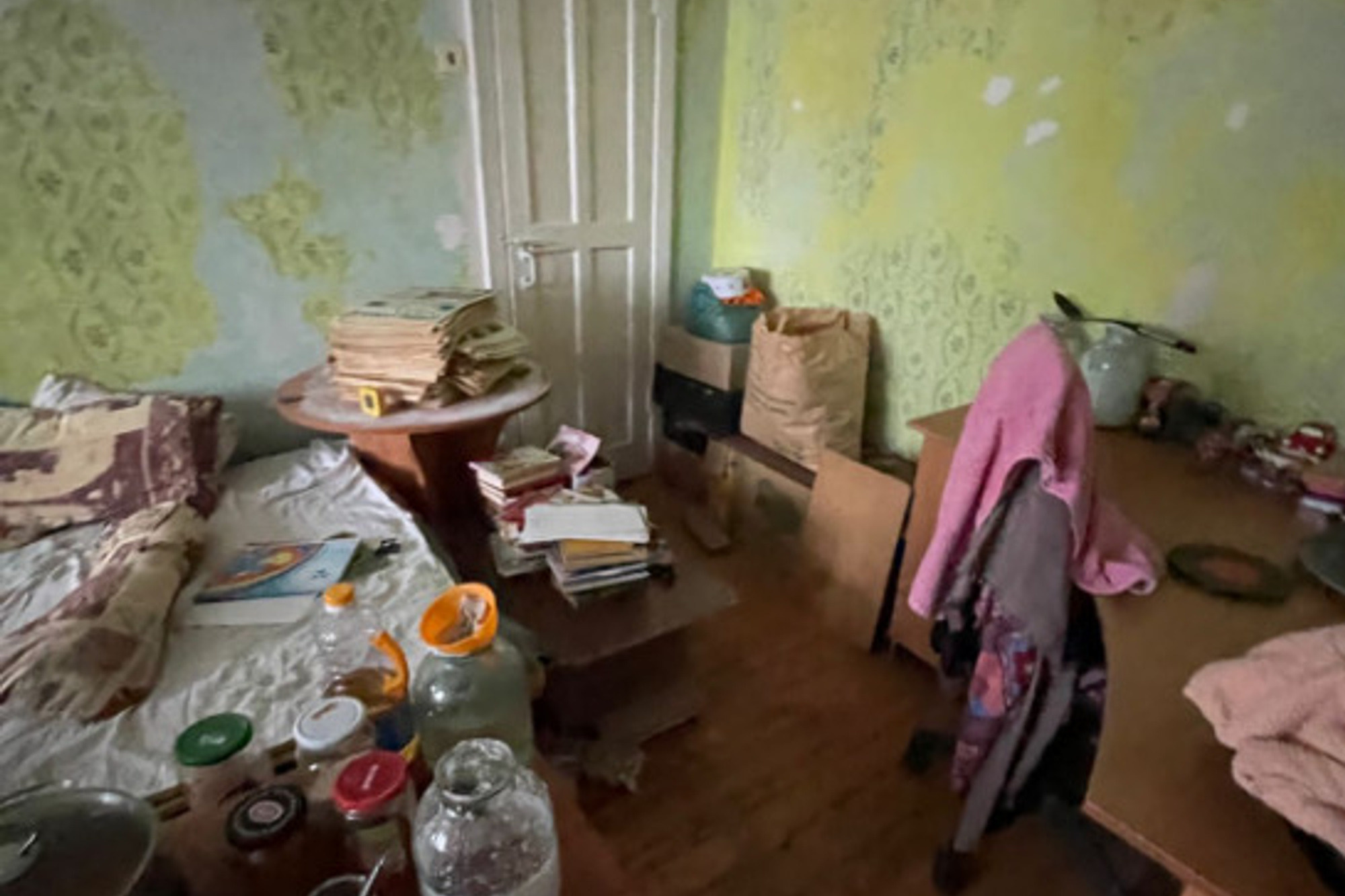 В Екатеринбурге 13-летнюю девочку-маугли, которая жила среди могильных крестов, отправят в школу