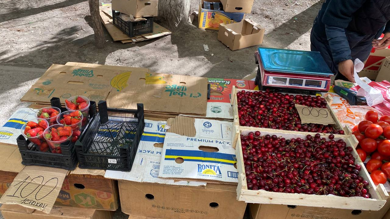 В Тюмени начали продавать черешню. Сколько стоит и откуда везут