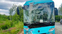 Передняя часть всмятку: в Архангельске автобус с пассажирами попал в аварию