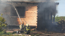 Взорвался газовый баллон: в Архангельске загорелись три частных дома