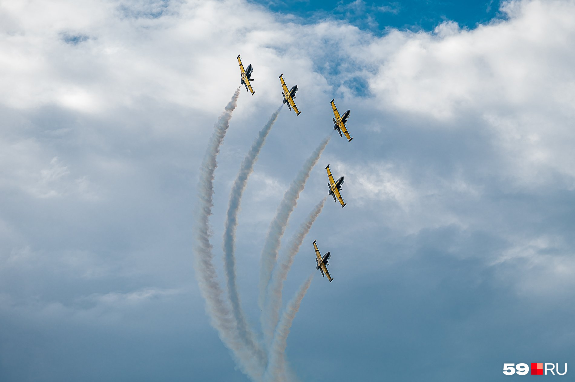 В программе группы «Русь» сначала было групповое выступление