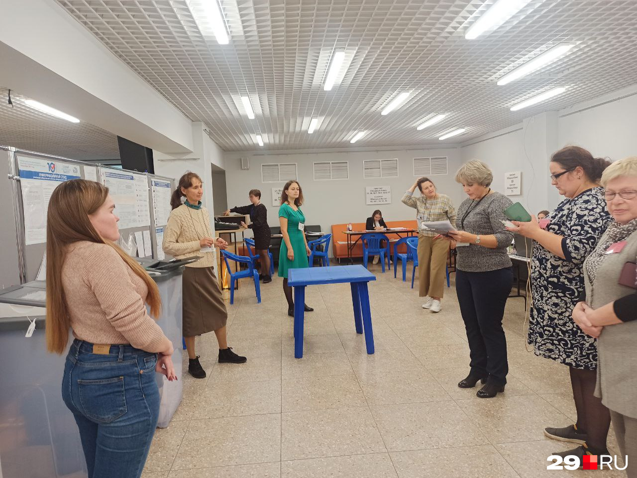 Председатель УИК 59 зачитывает порядок действий Председатель УИК 59 зачитывает порядок действий
