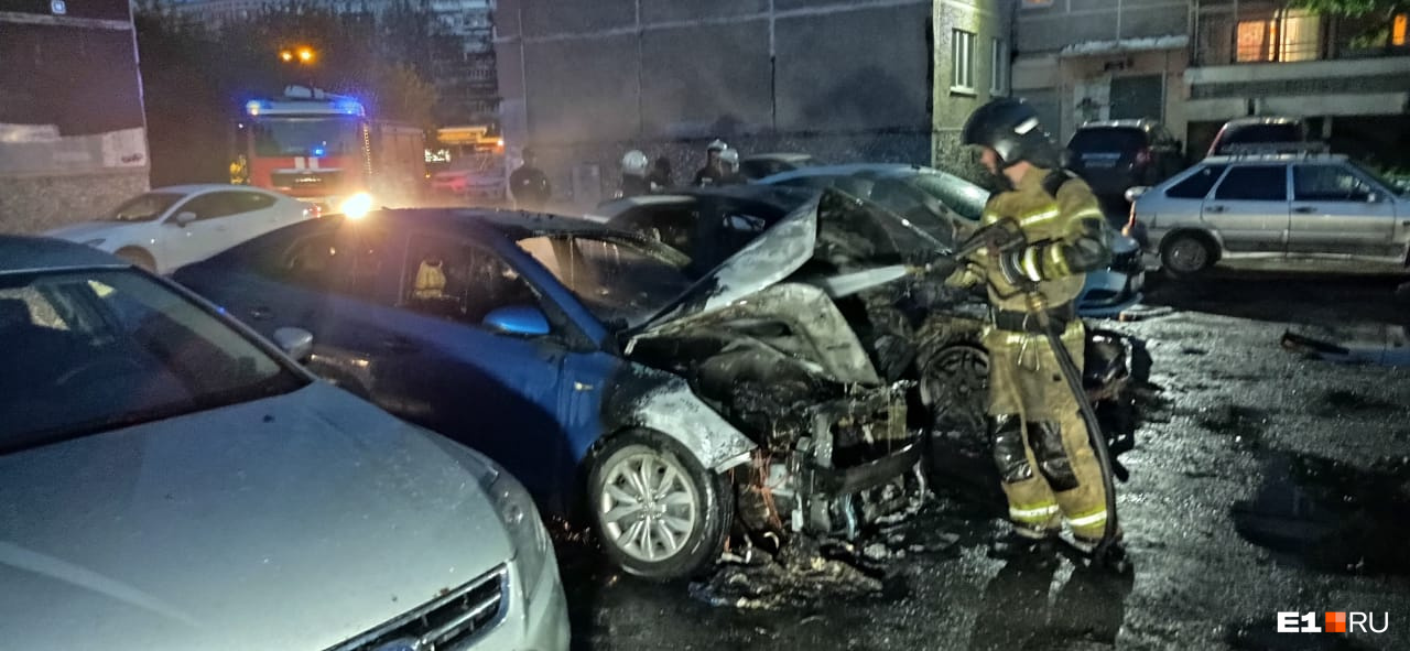 Пожар в екатеринбурге сейчас фото