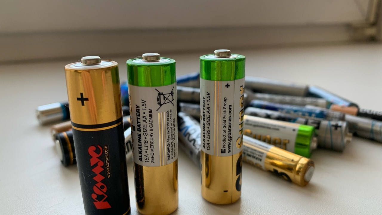 Куда сдать использованные батарейки в Омске — обзор мест