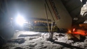 «Яма реально здоровая»: мусоровоз провалился около дома в Новосибирске — видео