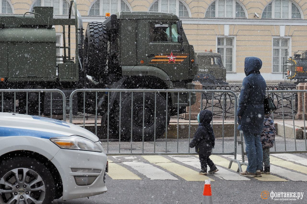 Военная техника на Невском проспекте в Петербурге - 8 мая 2024 - ФОНТАНКА.ру