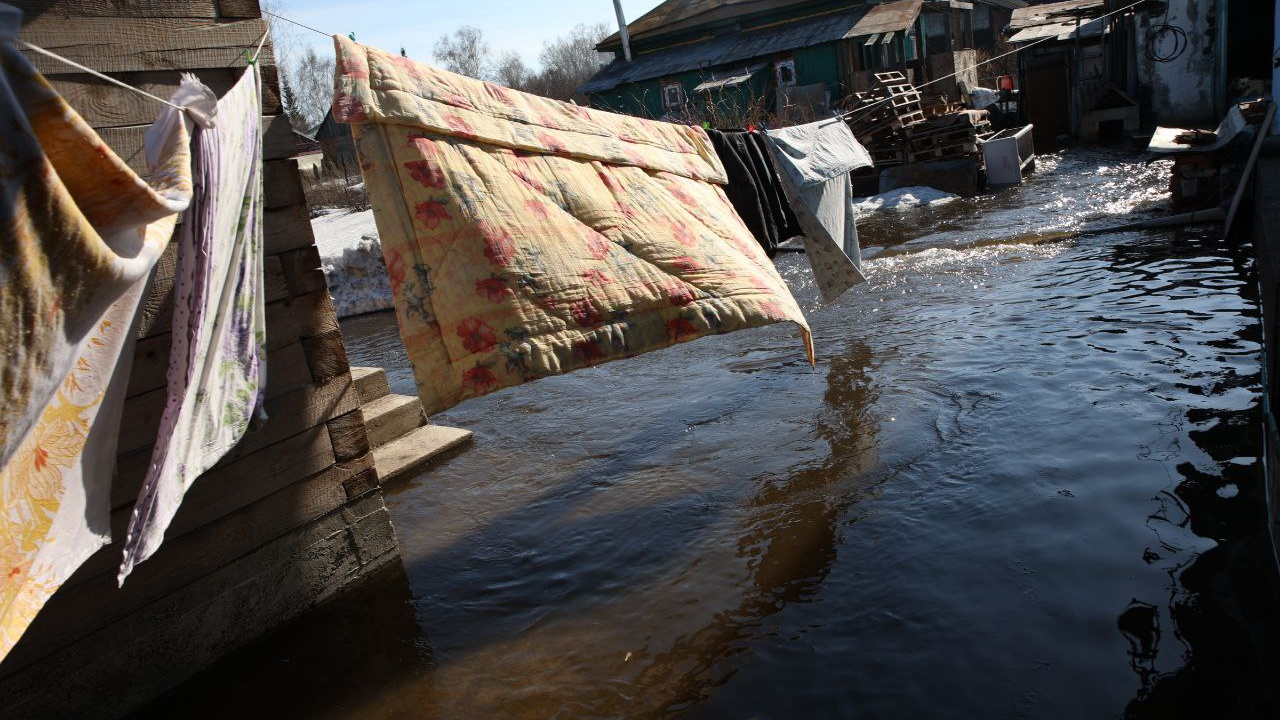 «Мы не оцениваем ущерб, а помогаем людям»: глава Кемерова объяснил причину подтоплений в городе