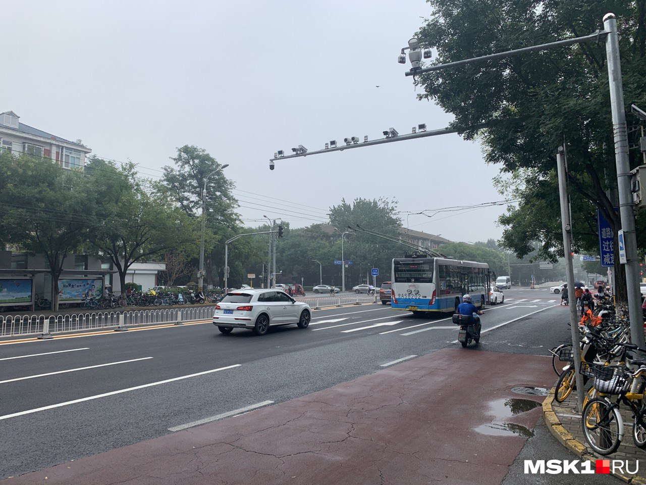 Камеры над дорогой в Пекине