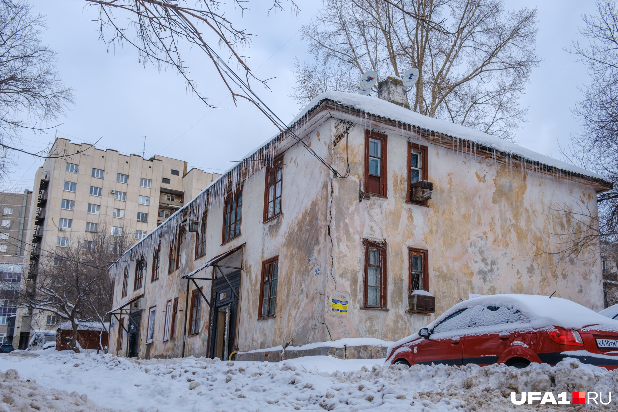 Вот так дом выглядит со стороны