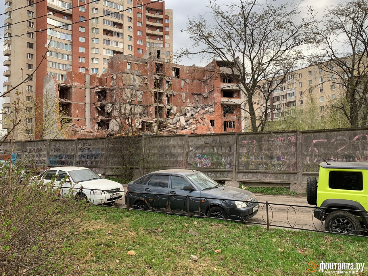 Недостроенное здание в Шипкинском переулке сносят за счет бюджета  Петербурга - 27 апреля 2023 - ФОНТАНКА.ру