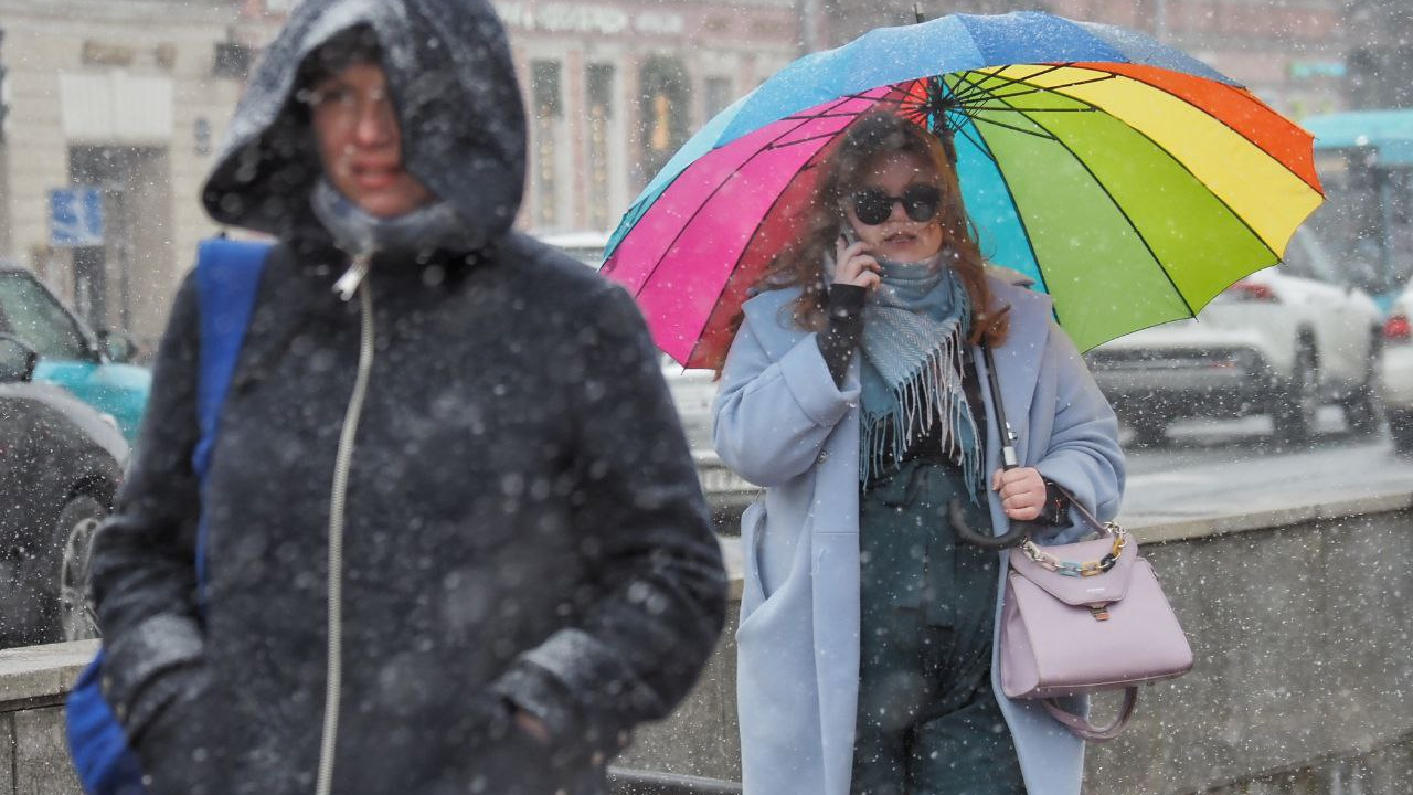 Весна, ты чего? Центральную Россию заносит снегом — чего ждать от погоды дальше