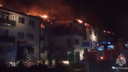 Многоквартирный дом горел всю ночь в Ростовской области: видео с пожара, охватившего <nobr class="_">800 кв. м</nobr>