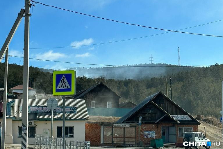 Дым в лесу заметили около забайкальского поселка