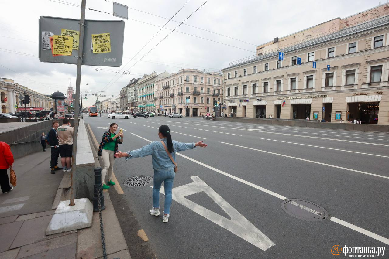 В Петербурге перекрыли Невский проспект, перекрытия из-за форума Россия —  Африка - 26 июля 2023 - ФОНТАНКА.ру