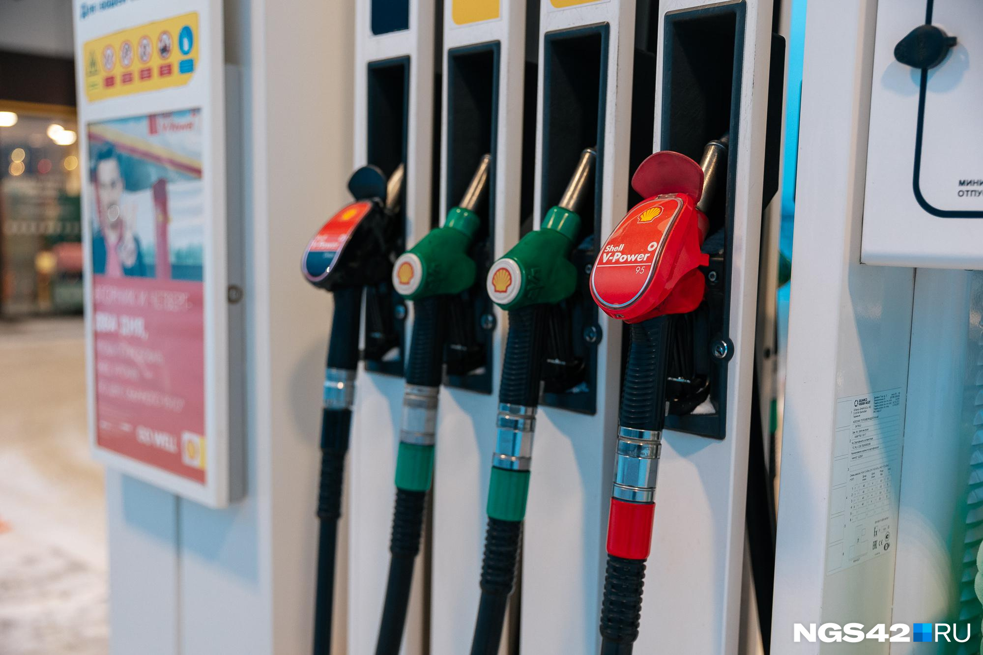 «Рост остановится!»: известный экономист объяснил, почему в Кузбассе такой дорогой бензин и когда он подешевеет