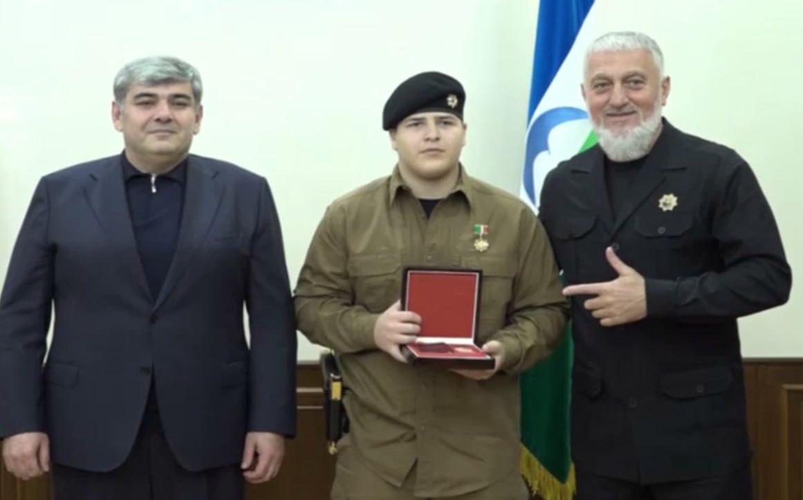 Глава Кабардино-Балкарии вручил Адаму Кадырову высшую награду республики