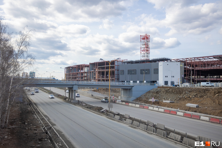 Это фото сделано в середине мая 2023 года. Работы по строительству автовокзала «Золотой» еще непочатый край
