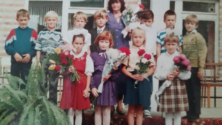 Школота уже не та... Как челябинцы одевали детей на 1 Сентября в 90-х и нулевых — ностальгические фото