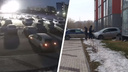 Надо было брать «автомат»: Honda без водителя впечатала в стену машину на Титова — видео инцидента