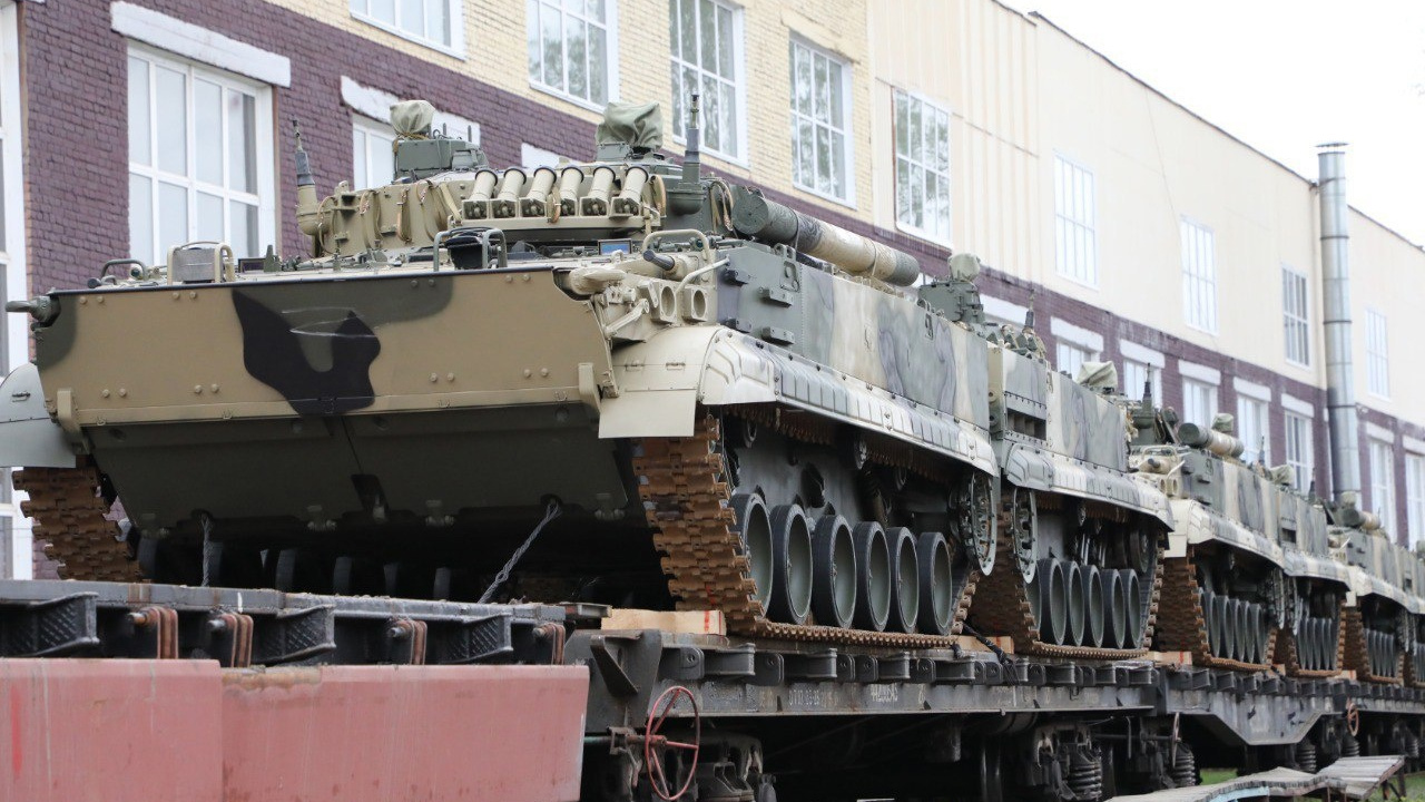 Новая партия военной техники с курганского завода поступила в Минобороны РФ